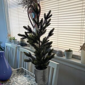 Artificial Pine Tree with Frosted Green Branches NWT 22”